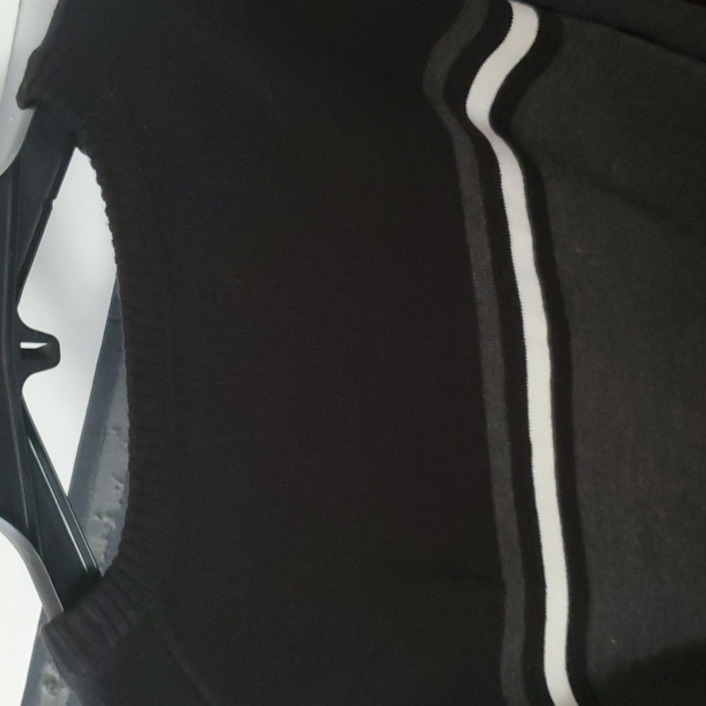 U.S. Polo Assn. Sweater - Picture 8 of 9